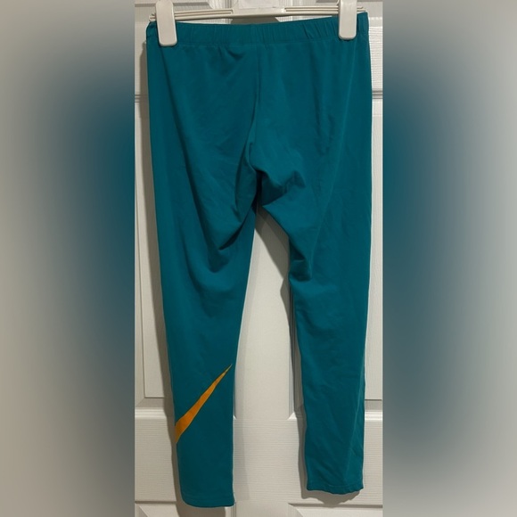 Nike Women’s Aqua Leggings with Orange Logo Size Large - Picture 7 of 8